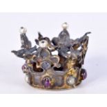 A MINIATURE MODEL OF THE CROWN OF BELA IV. 3.4cm x 2.1cm. Weight 11.6g