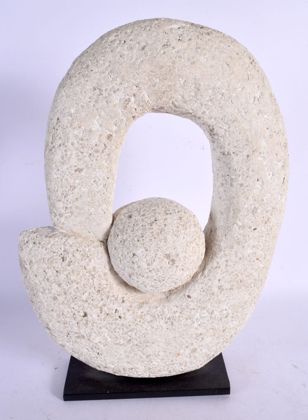 A LARGE CONTEMPORARY HOLLOWED STONE TYPE SCULPTURE. 33 cm x 20 cm. - Bild 2 aus 2