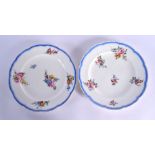 A PAIR OF 19TH CENTURY EUROPEAN PORCELAIN PLATES Minton or Sevres. 22 cm wide.