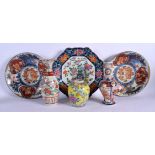 A PAIR OF 19TH CENTURY JAPANESE MEIJI PERIOD IMARI DISHES etc. Largest 22 cm wide. (6)