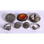 AN ASSORTMENT OF VINTAGE SILVER JEWELLERY. Total weight 31.8g (7)