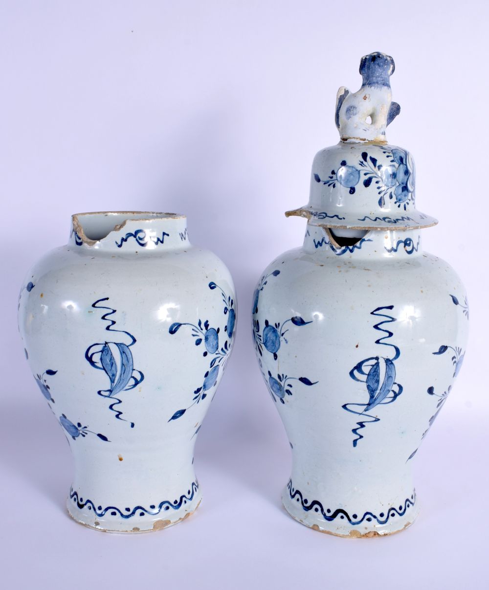 A PAIR OF 19TH CENTURY DELFT BLUE AND WHITE TIN GLAZED VASES AND COVERS painted with ships and lands - Bild 2 aus 6
