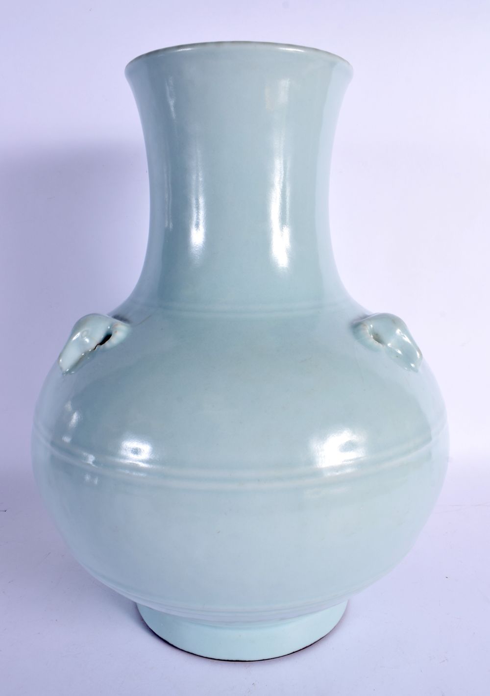 A FINE AND EXTREMELY RARE CHINESE RU-TYPE 'THREE RAMS' BULBOUS VASE Yongzheng Mark and Probably of t - Bild 6 aus 47