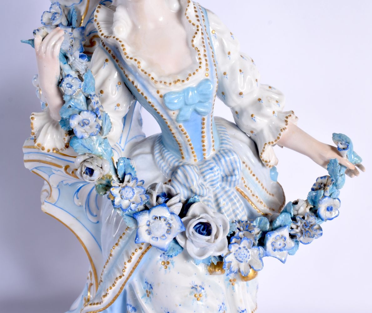 A GOOD LARGE PAIR OF 19TH CENTURY GERMAN BLUE AND WHITE PORCELAIN FIGURES modelled as a female and f - Bild 7 aus 11