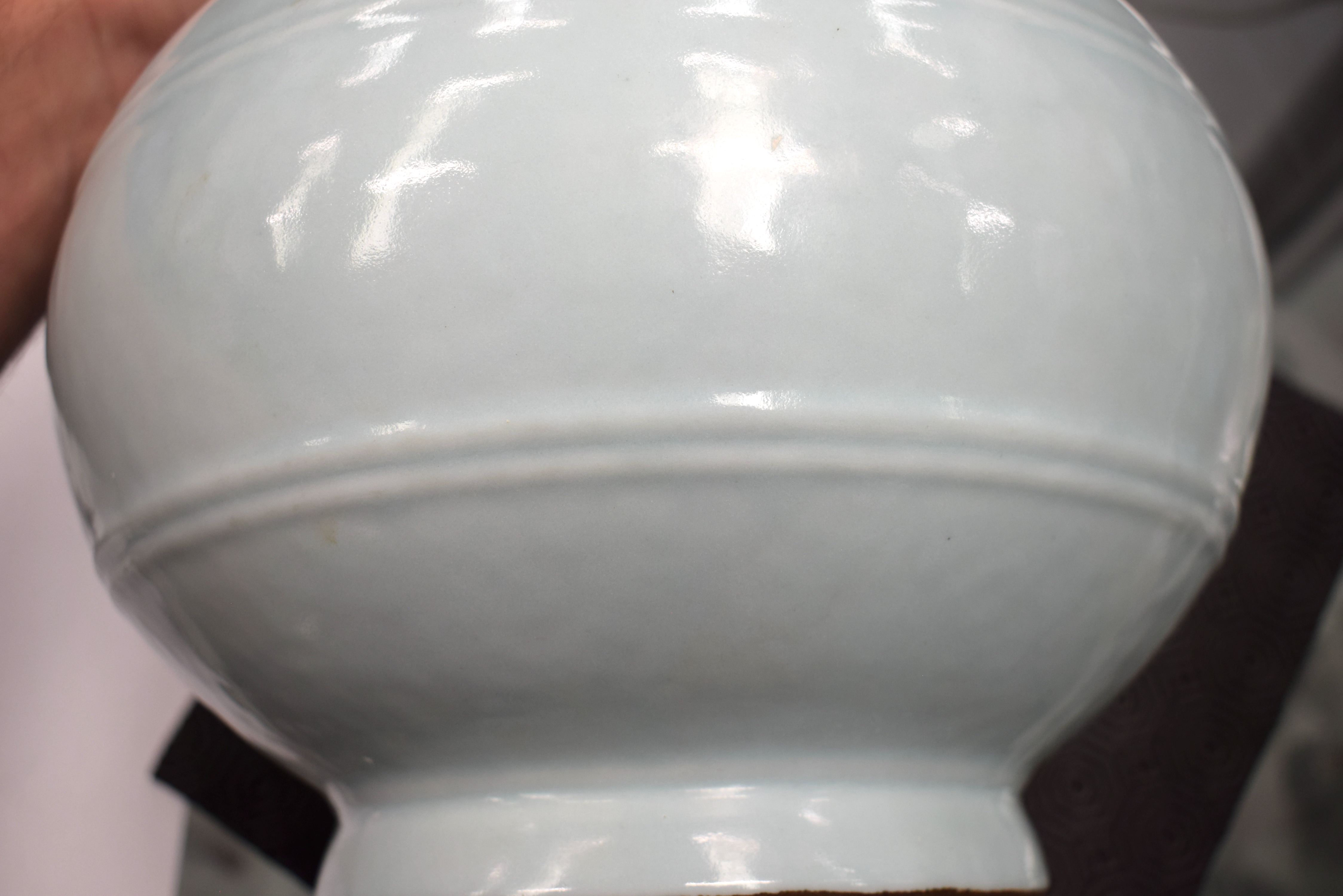 A FINE AND EXTREMELY RARE CHINESE RU-TYPE 'THREE RAMS' BULBOUS VASE Yongzheng Mark and Probably of t - Bild 34 aus 47