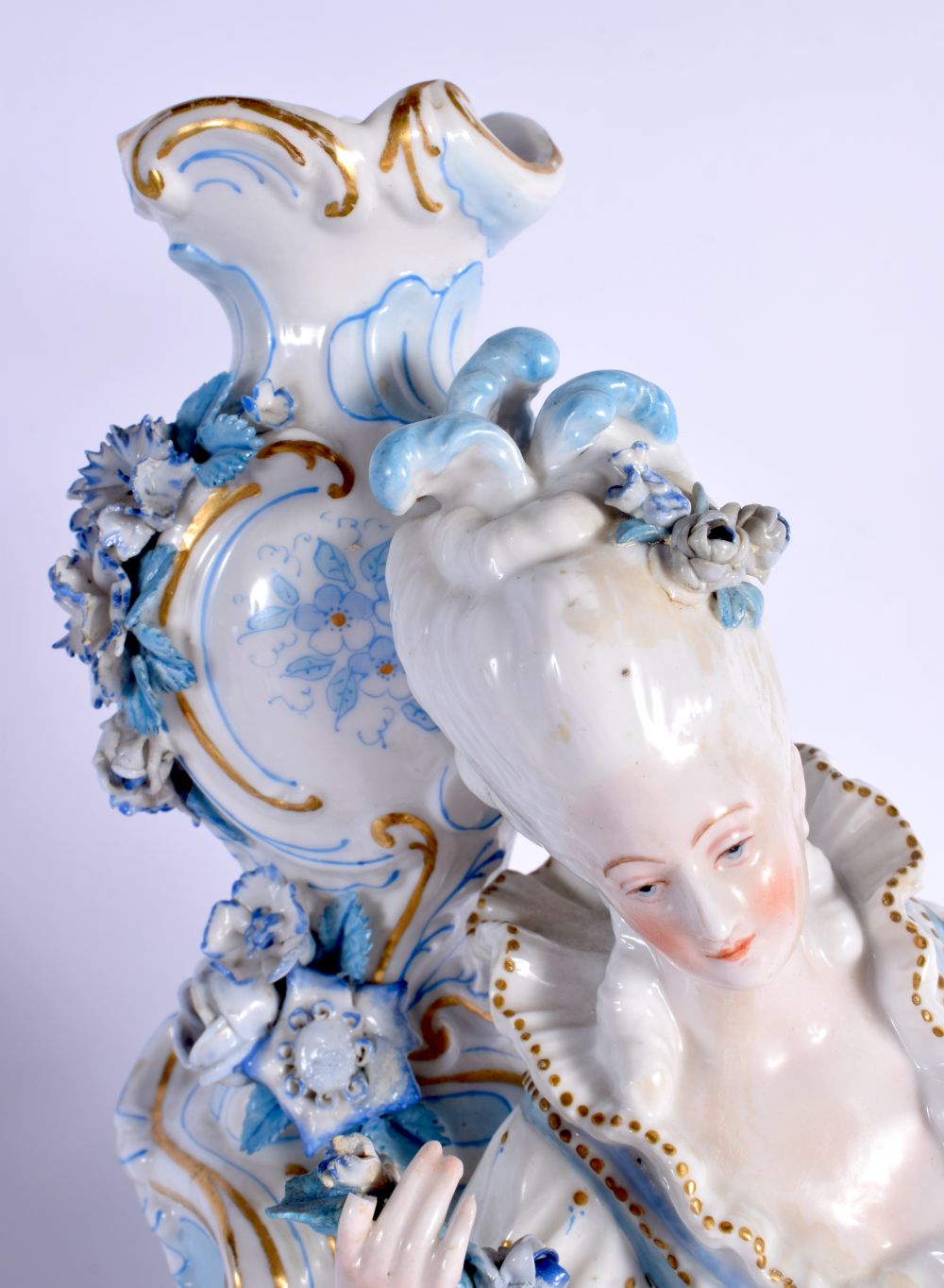 A GOOD LARGE PAIR OF 19TH CENTURY GERMAN BLUE AND WHITE PORCELAIN FIGURES modelled as a female and f - Bild 6 aus 11