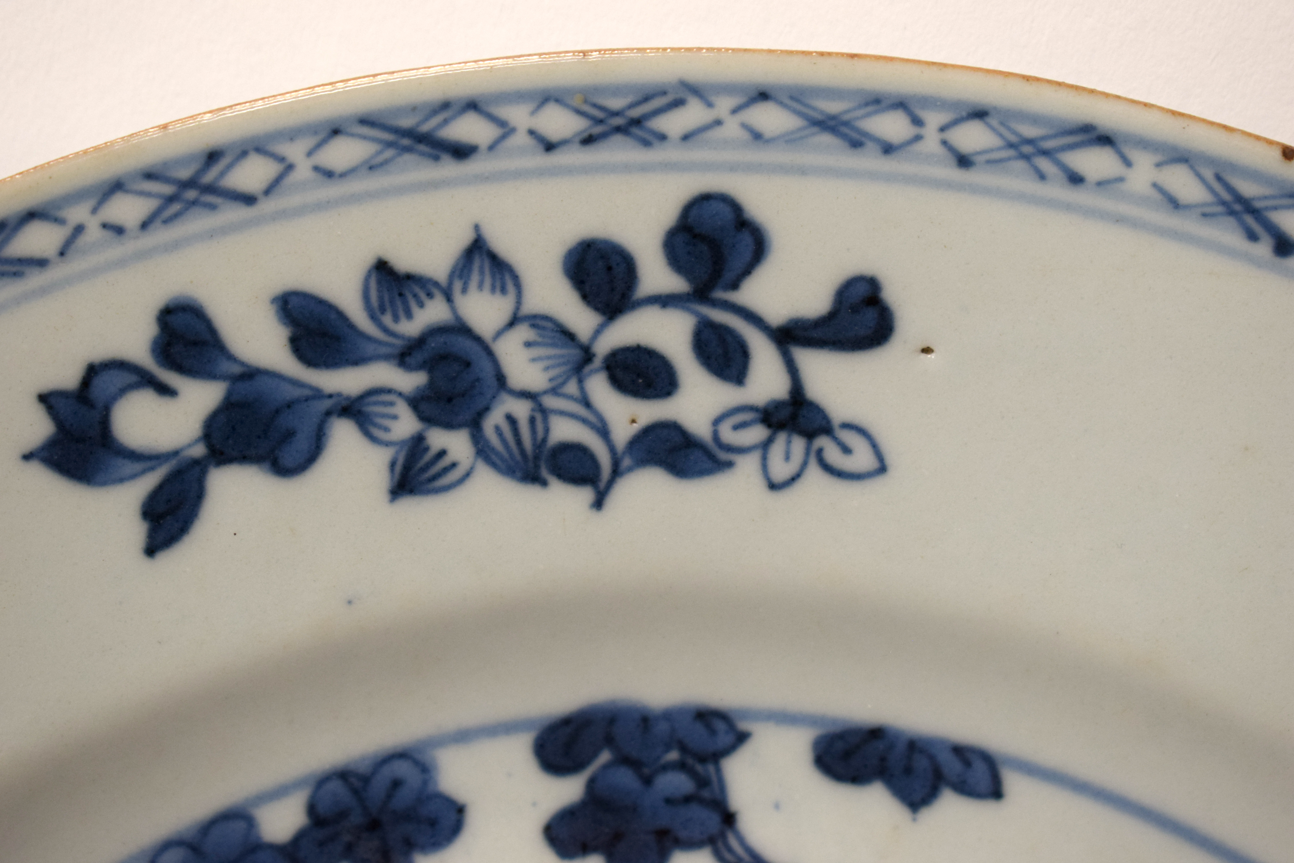 A LARGE EARLY 18TH CENTURY CHINESE BLUE AND WHITE PORCELAIN DISH Yongzheng. 28 cm diameter. - Bild 8 aus 15