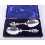 A CASED PAIR OF ANTIQUE SILVER SPOONS. London 1891. 110 grams. 18 cm long.