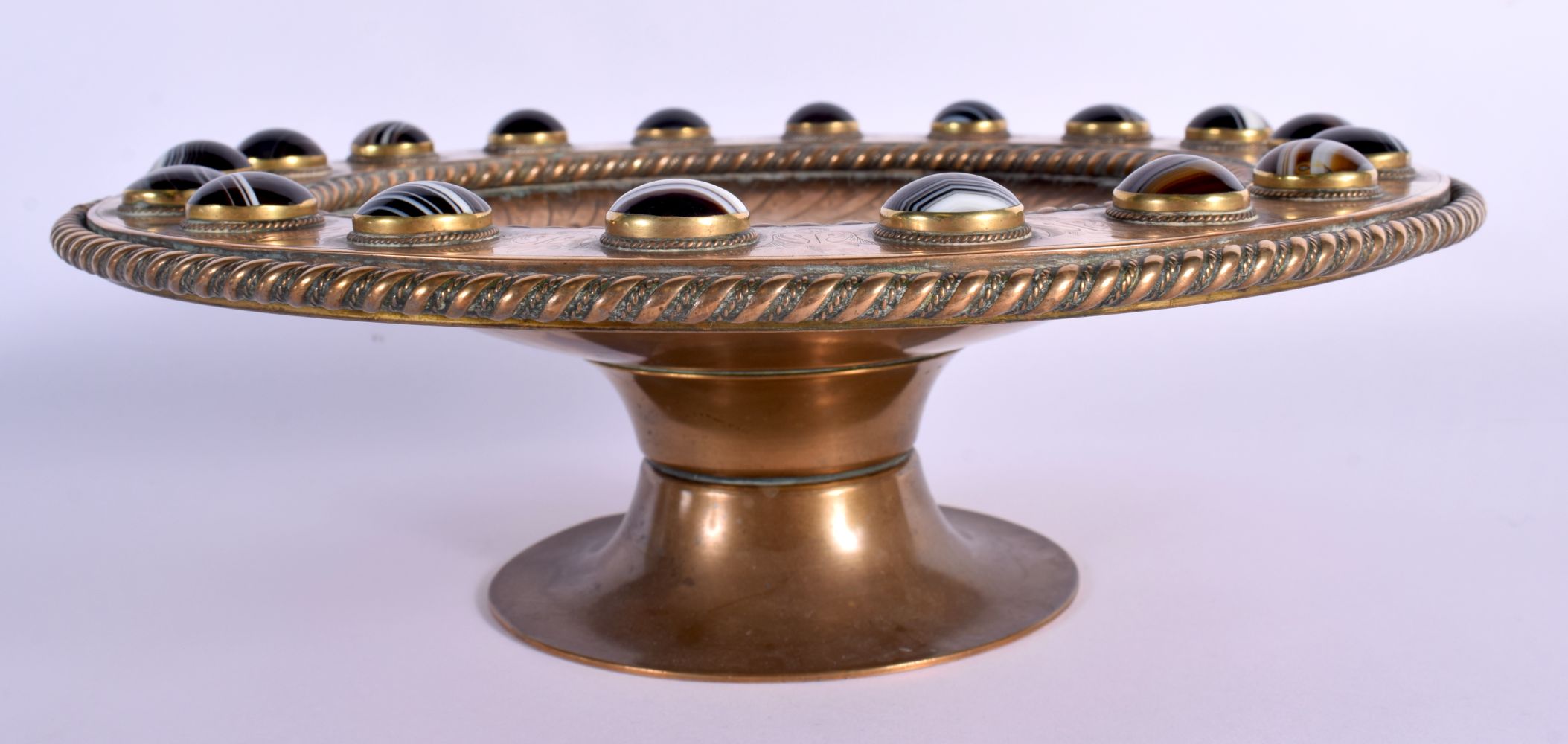 A LOVELY LARGE 19TH CENTURY EUROPEAN AGATE MOUNTED BRONZE TAZZA decorated with foliage. 28 cm x 10 c - Bild 3 aus 8