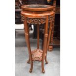 AN EARLY 20TH CENTURY CHINESE HARDWOOD STAND Late Qing/Republic. 82 cm x 25 cm.
