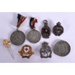 AN ASSORTMMENT OF MILITARY BADGES AND MEDALS (qty)