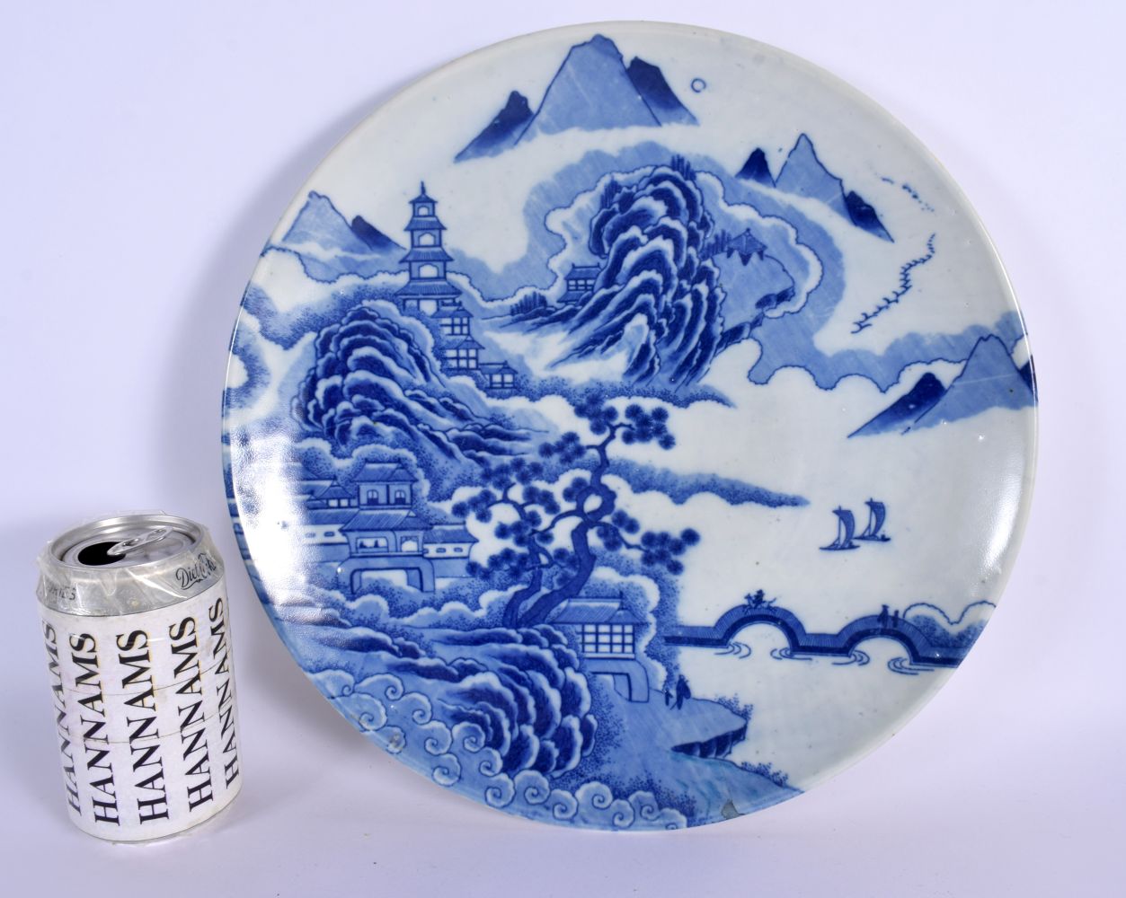 A LATE 19TH CENTURY CHINESE BLUE AND WHITE PORCELAIN DISH Late Qing. 29 cm diameter.