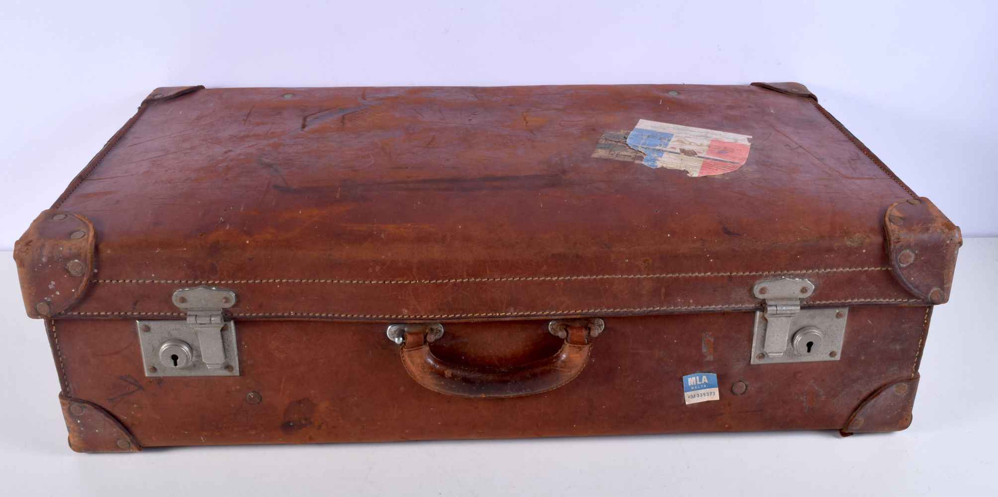 A VINTAGE LEATHER SUITCASE. 70 cm x 38 cm x 18 cm.