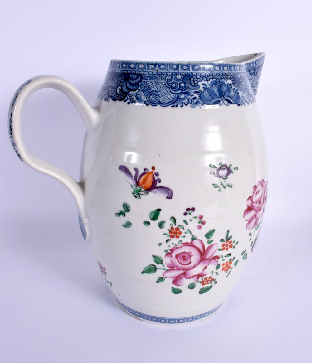 A LARGE 18TH CENTURY CHINESE EXPORT FAMILLE ROSE CIDER JUG Qianlong, painted with flowers and birds. - Bild 3 aus 5