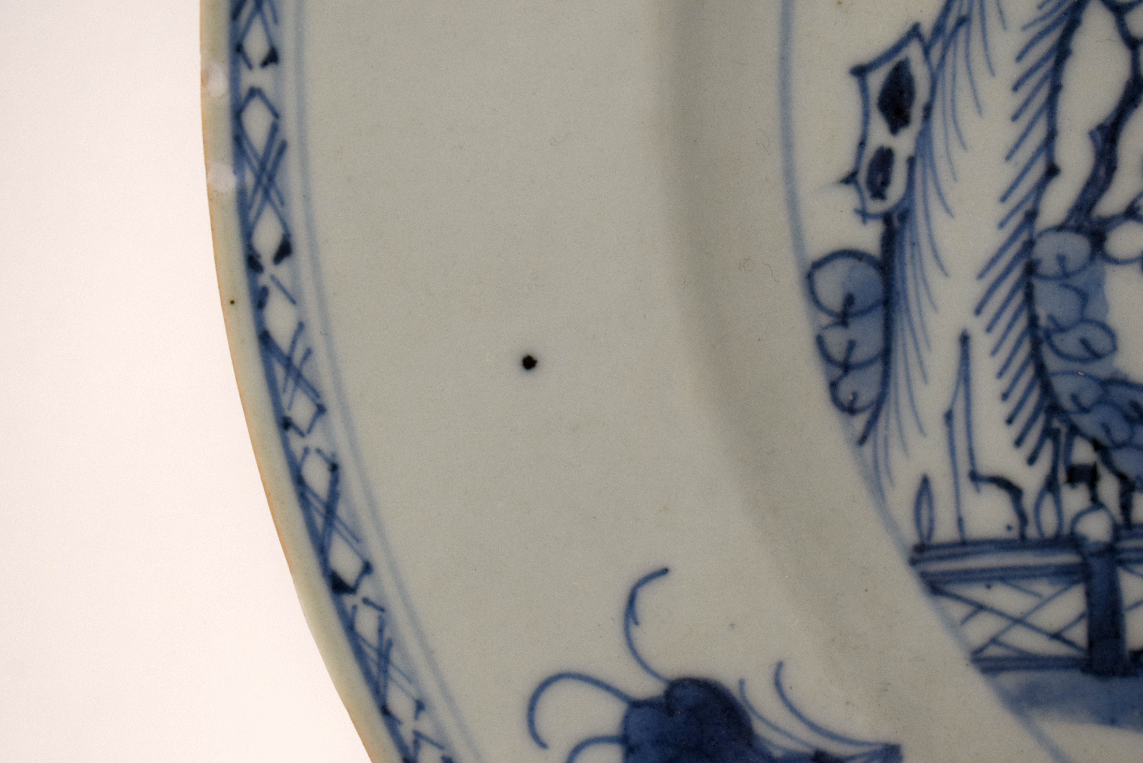 A LARGE EARLY 18TH CENTURY CHINESE BLUE AND WHITE PORCELAIN DISH Yongzheng. 28 cm diameter. - Bild 10 aus 15