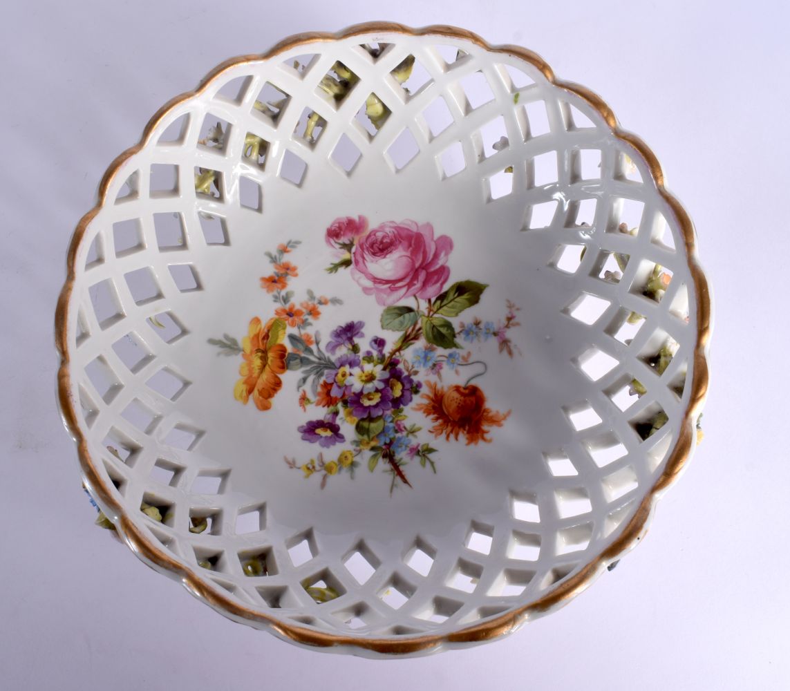 A CONTINENTAL RETICULATED PORCELAIN BASKET together with a twin handled encrusted porcelain vase. La - Bild 3 aus 6