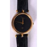 A LADIES FASHION WATCH. Dial 3.2cm incl crown