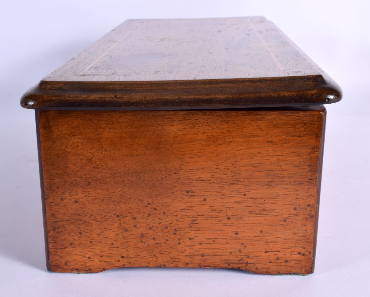 A LATE 19TH CENTURY SWISS MUSICAL BOX playing eight airs. 42 cm x 18 cm. - Bild 2 aus 12