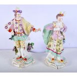 A PAIR OF 19TH CENTURY FRENCH SAMSONS OF PARIS CHELSEA STYLE FIGURES. 26 cm high.