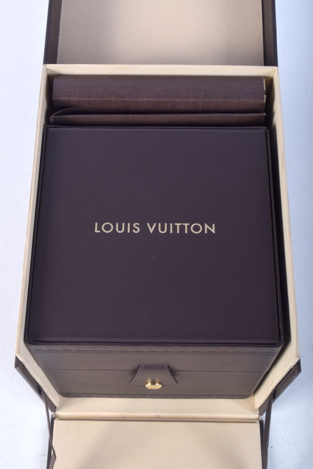 A BOXED LOUIS VUITTON WATCH. 4.5 cm inc crown. - Image 5 of 5