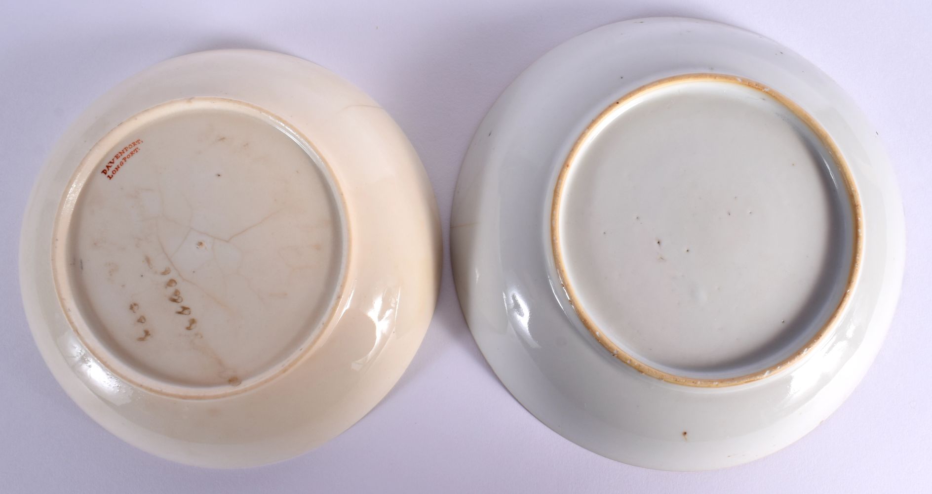 A RARE EARLY 19TH CENTURY DAVENPORT LONGPORT ARMORIAL SAUCER and a Chinese Qianlong saucer. Largest - Bild 2 aus 2