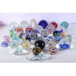 A large quantity of paperweights (34).