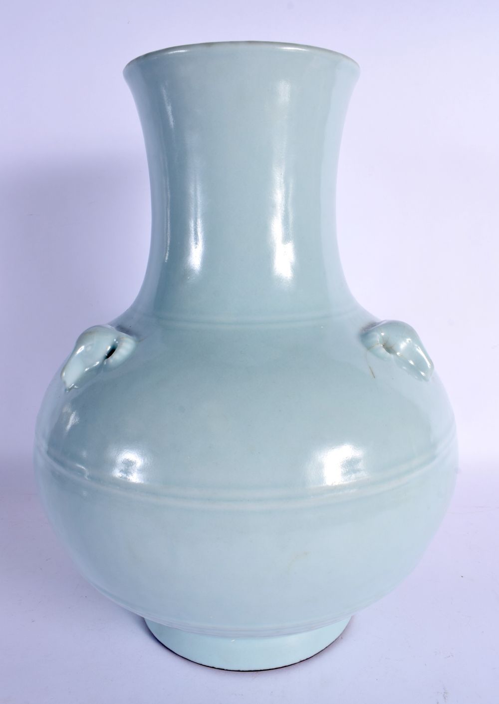 A FINE AND EXTREMELY RARE CHINESE RU-TYPE 'THREE RAMS' BULBOUS VASE Yongzheng Mark and Probably of t - Bild 8 aus 47