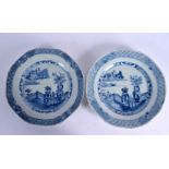 A PAIR OF 18TH CENTURY CHINESE EXPORT BLUE AND WHITE PLATES Qianlong. 23.5 cm wide.