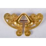 AN EARLY SOUTH AMERICAN TRIBAL GOLD BROOCH. 3.5cm x 5.8cm, weight 14.5g.