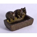 A JAPANESE BRONZE OF THREE PIGS AT A TROUGH. 2.5cm x 4.4cm x 3.4cm, weight 103.5g