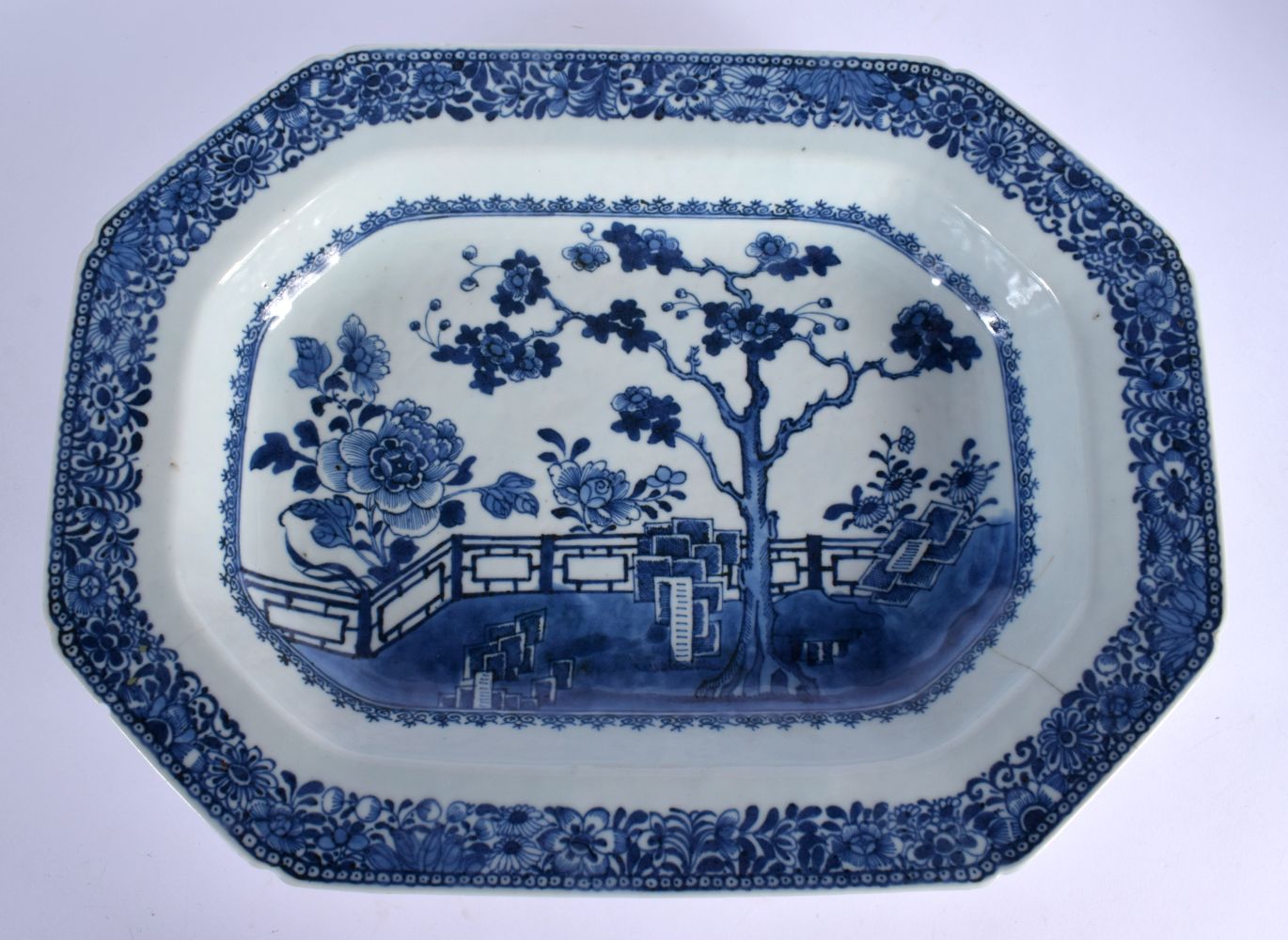 A GOOD LARGE 18TH CENTURY CHINESE BLUE AND WHITE EXPORT TUREEN AND COVER with matching stand. 38 cm - Bild 10 aus 40