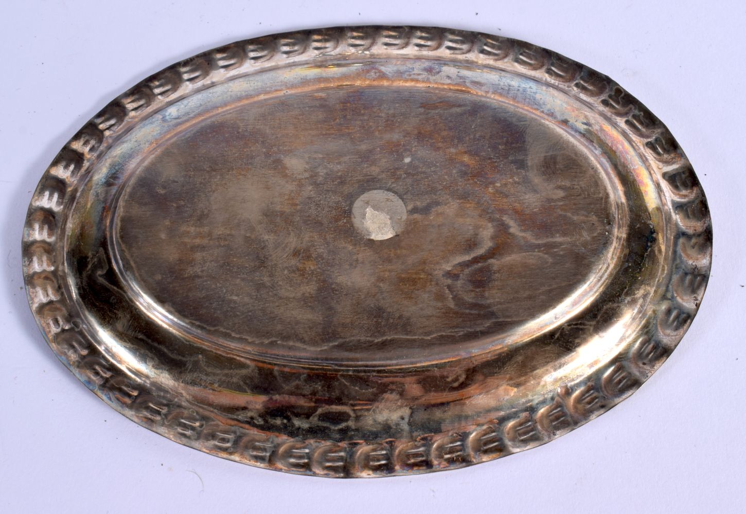 A LARGE SILVER PLATED TRAY together with two boxed sets. Largest 52 cm x 34 cm. - Bild 9 aus 11