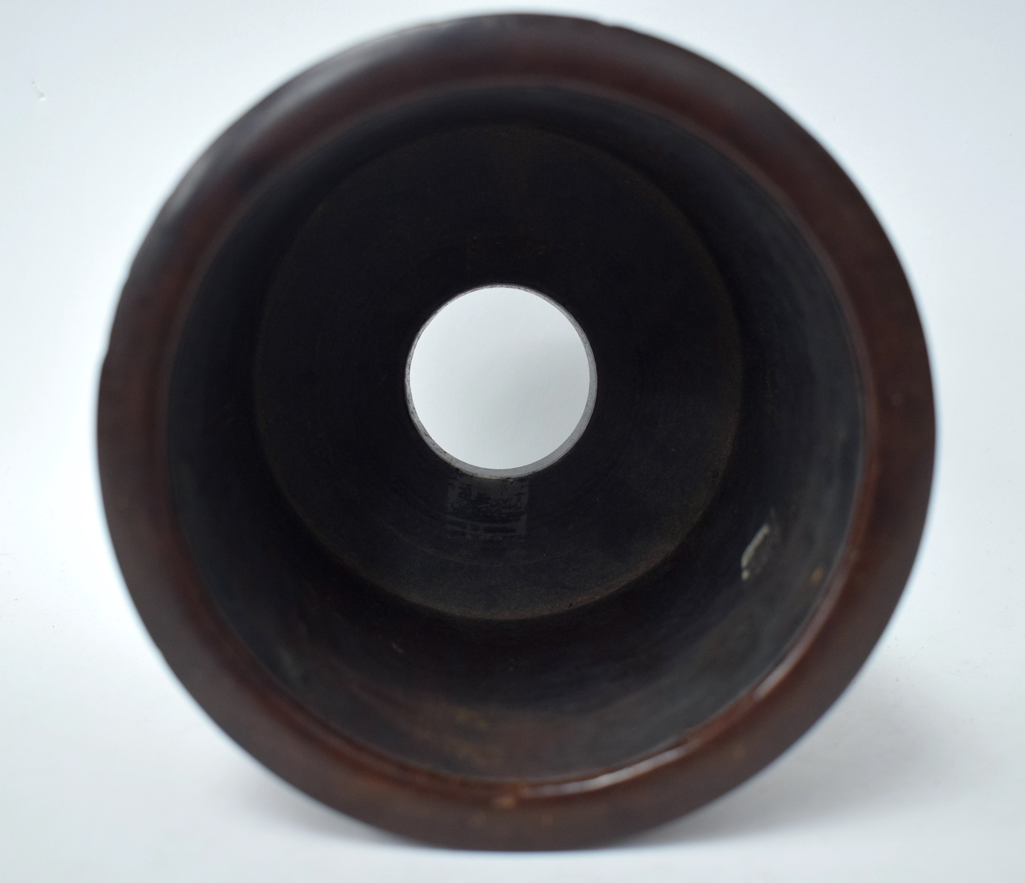 A RARE 18TH CENTURY CHINESE HUANGHUALI RIBBED BAMBOO FORM BRUSH POT Bitong, of elegant form. 13 cm x - Bild 22 aus 25