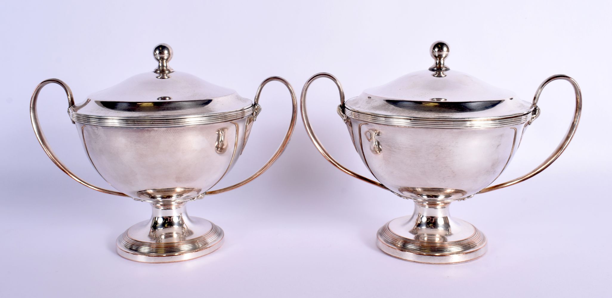 A PAIR OF EARLY 19TH CENTURY OLD SHEFFIELD PLATED TUREENS AND COVERS. 19 cm x 17 cm. - Bild 2 aus 4