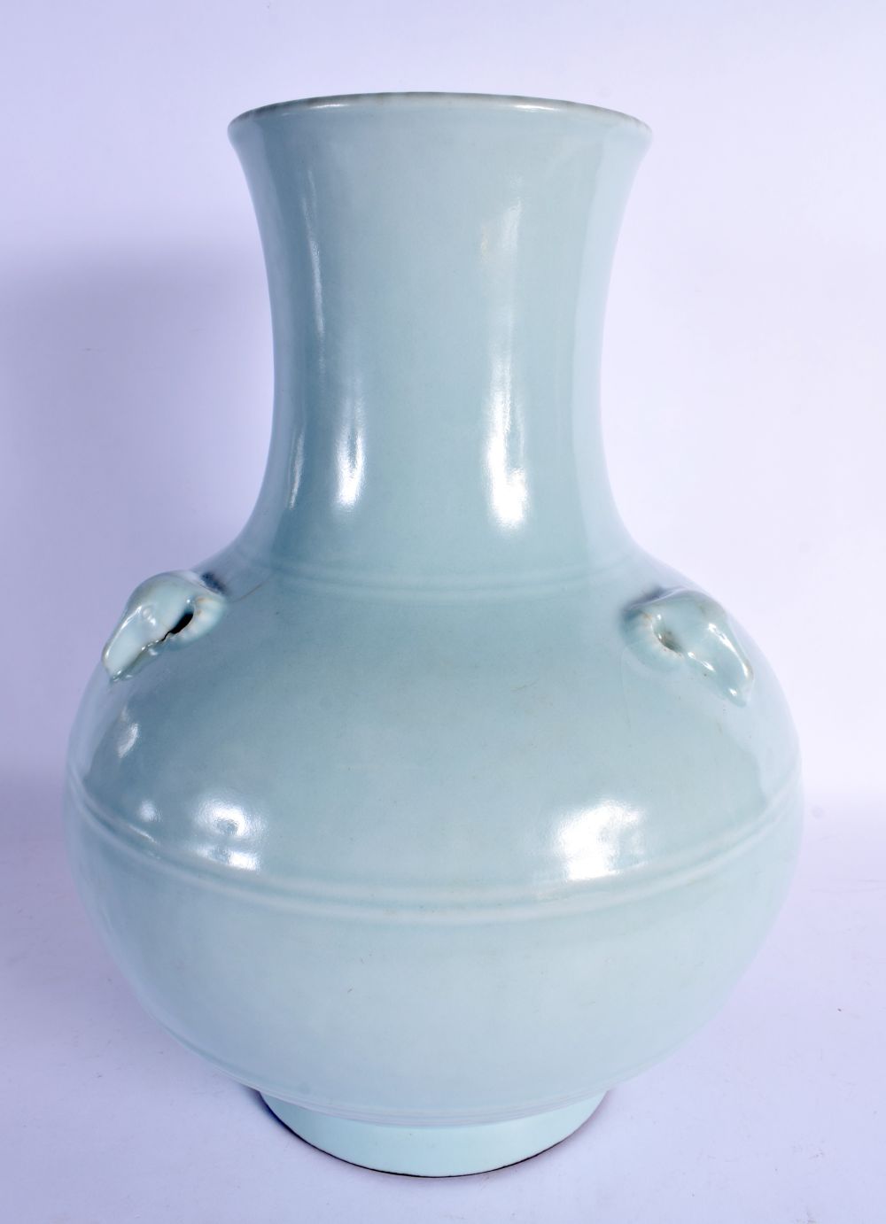 A FINE AND EXTREMELY RARE CHINESE RU-TYPE 'THREE RAMS' BULBOUS VASE Yongzheng Mark and Probably of t - Bild 9 aus 47