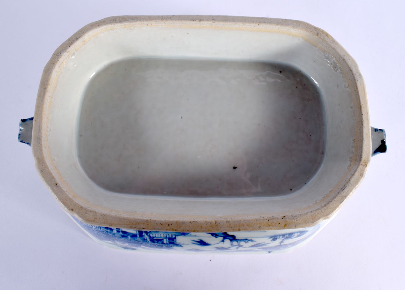 A GOOD LARGE 18TH CENTURY CHINESE BLUE AND WHITE EXPORT TUREEN AND COVER with matching stand. 38 cm - Bild 9 aus 40