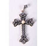AN ANTIQUE GOLD AND SILVER PEARL CRUCIFIX. 5.1 grams. 4.75 cm x 2.5 cm.