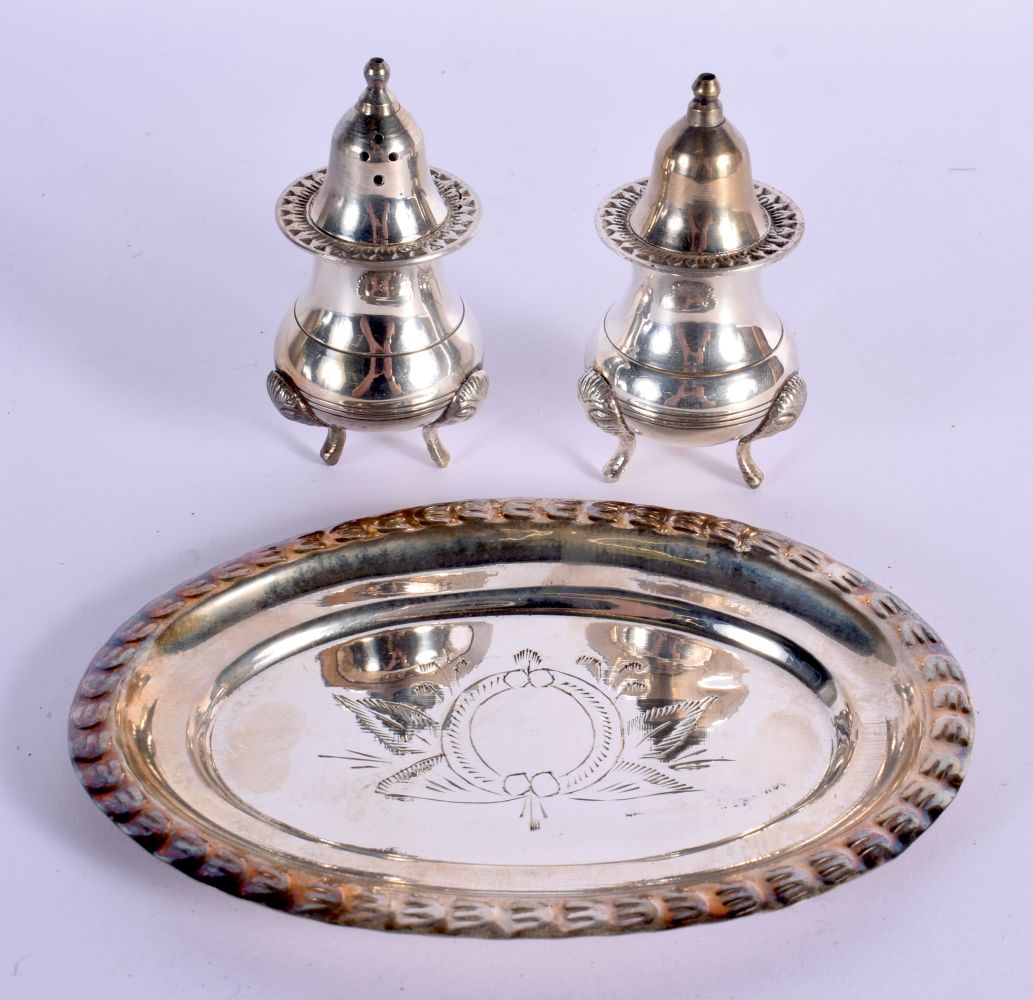 A LARGE SILVER PLATED TRAY together with two boxed sets. Largest 52 cm x 34 cm. - Bild 8 aus 11