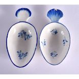 18TH CENTURY DERBY RARE PAIR OF MEDICINE SPOONS PAINTED WITH DRY BLUE FLOWERS. 11cm Long (Pr)