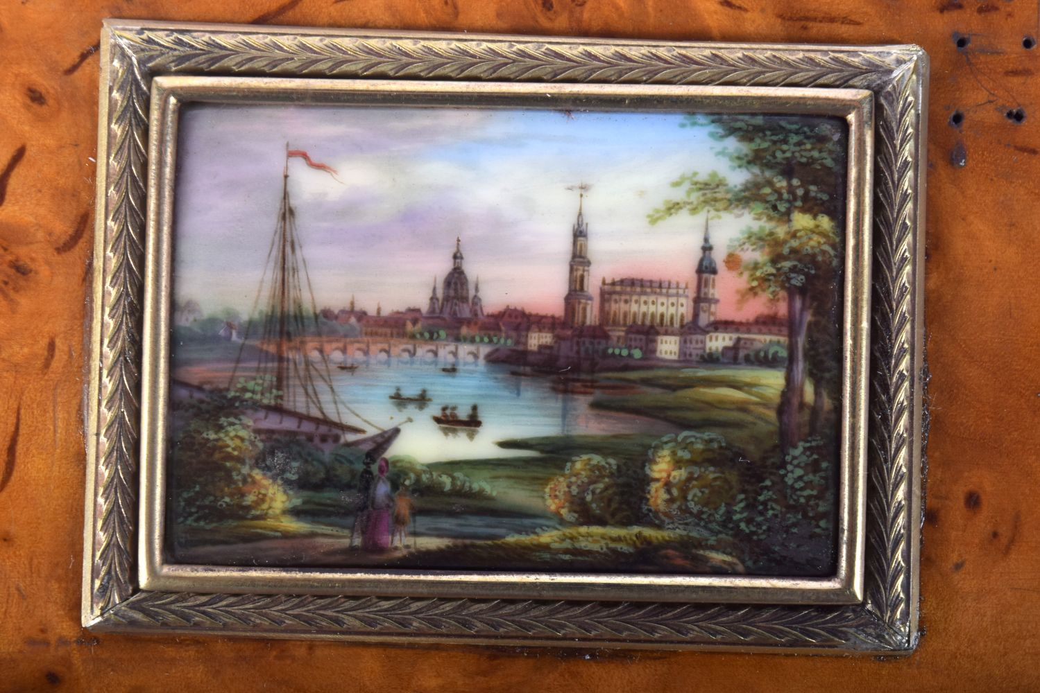 A RARE 19TH CENTURY RUSSIAN SILVER PORCELAIN AND WOOD BOX painted with a lake scene. 63 grams. 9 cm - Image 2 of 5