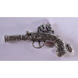 A FLINTLOCK PISTOL PENDANT. 7.1cm x 3.7cm