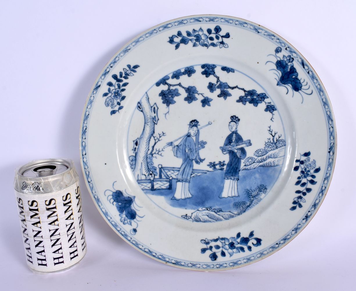A LARGE EARLY 18TH CENTURY CHINESE BLUE AND WHITE PORCELAIN DISH Yongzheng. 28 cm diameter.