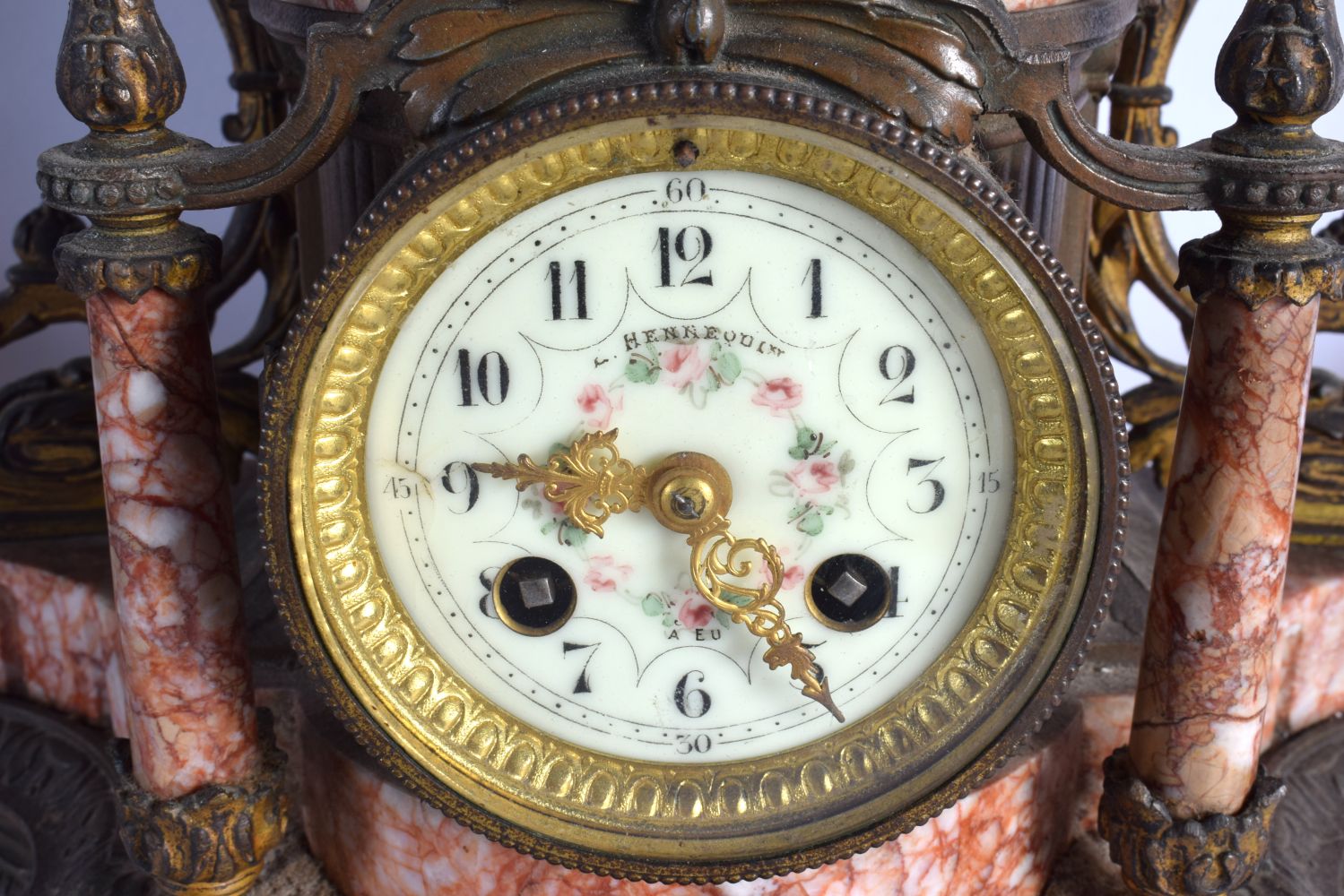 A LARGE ANTIQUE SPELTER CLOCK GARNITURE. Clock 53 cm x 18 cm. (3) - Bild 2 aus 7
