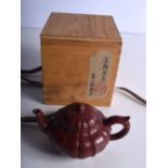 A boxed Yixing tea pot 8 x 14 cm .