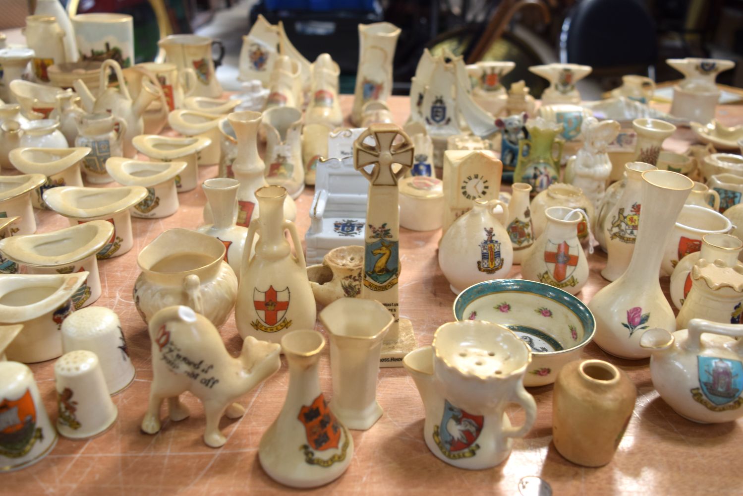 A huge collection of Heraldic ceramic items - Image 8 of 10