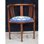 An Edwardian upholstered tub chair 71 x 55 x 50 cm.