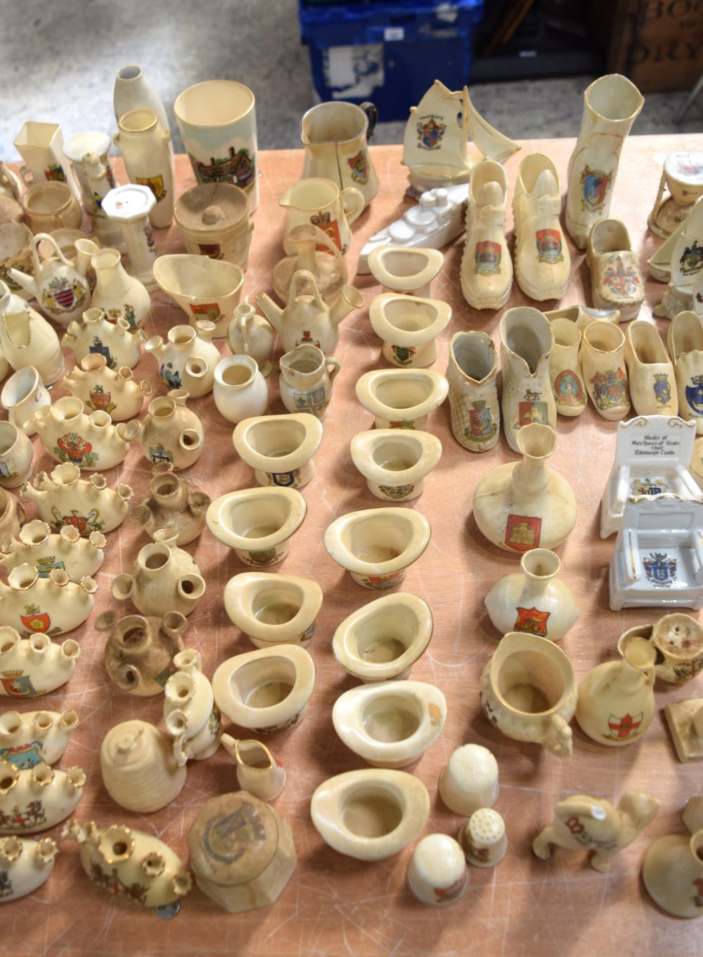 A huge collection of Heraldic ceramic items - Image 3 of 10