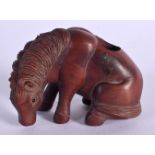 A JAPANESE CARVED WOOD HORSE BRUSH REST. 7 cm x 4 cm.