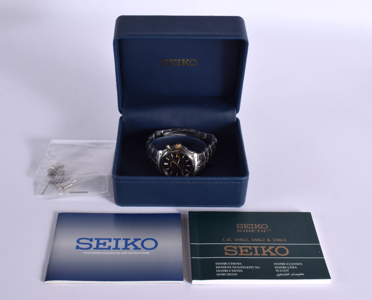 A BOXED MENS SEIKO KINETIC WATCH 5M62. Dial 4cm incl crown, with spare links. - Image 3 of 3