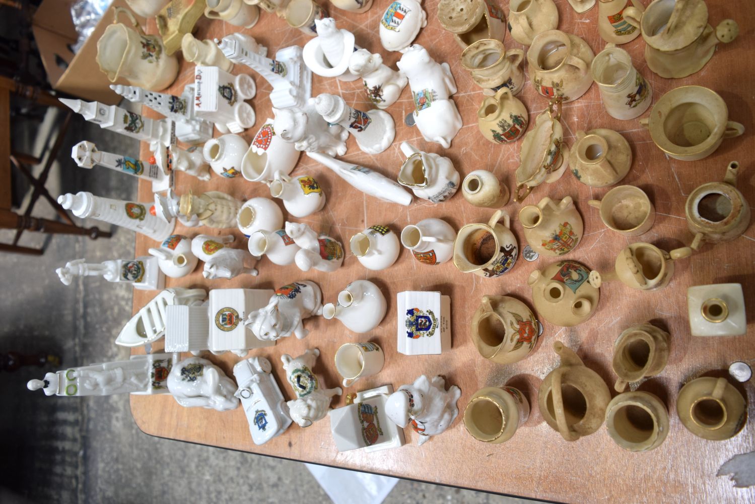 A collection of ceramic heraldic items (Qty) - Image 2 of 8